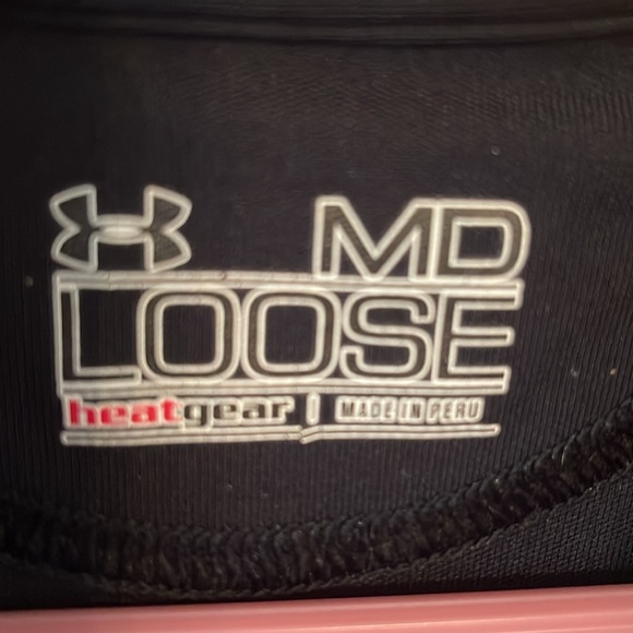 Under Armour black polo size Medium. Great for golf,tennis,a game day, or hiking - Picture 3 of 4